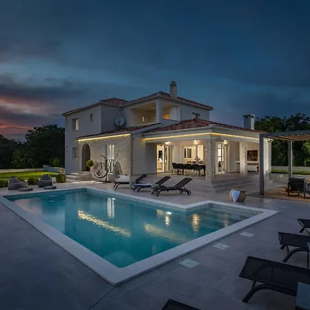 빌라 Lumi Zadarvillas *